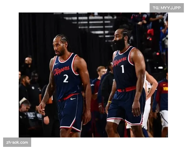 快船伦纳德防守端成功切球，哈登推进前场助攻乔治快攻得分